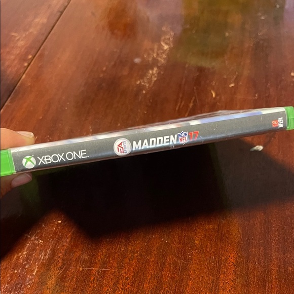 Madden NFL 17 for Xbox One - Green Case - Picture 4 of 10